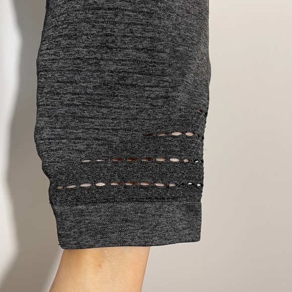 Gymshark Seamless Cropped Dark Gray Leggings NWOT Size XS - Picture 4 of 6